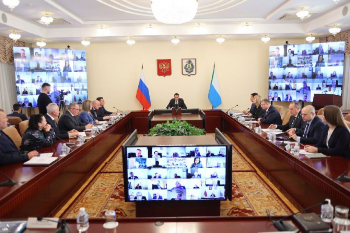 Дмитрий Демешин представил новых зампредседателя правительства и главу регионального Минстроя