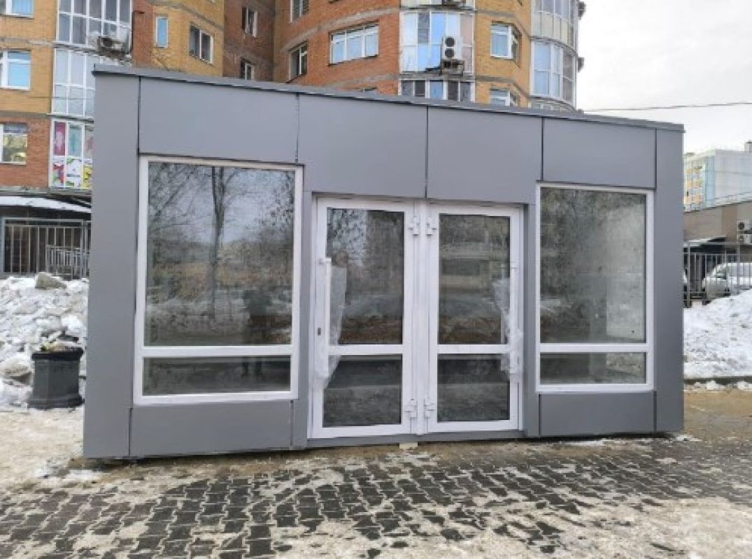 В Индустриальном районе Хабаровска обновляют остановочные павильоны