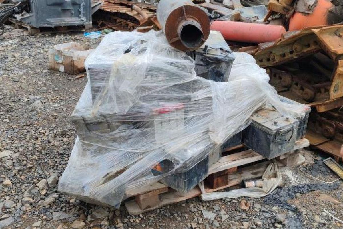 Свалку аккумуляторов ликвидировали у реки Холдоми