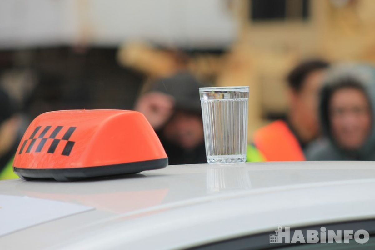 Гранёный стакан определил лучшего таксиста в Хабаровске
