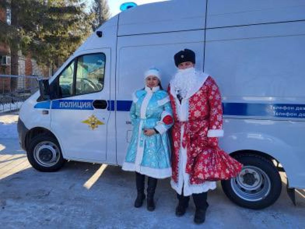 «Полицейский Дед Мороз» дарит подарки в Хабаровском крае