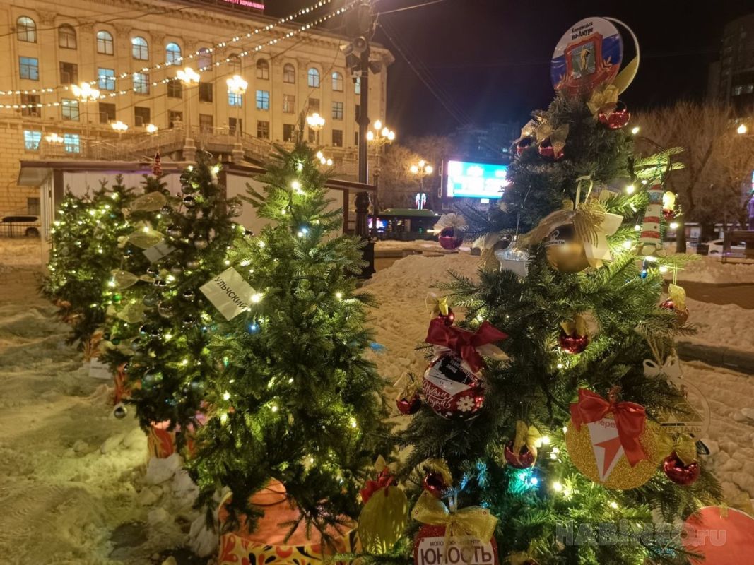Праздничные мероприятия на площади Ленина продлятся до 12 января