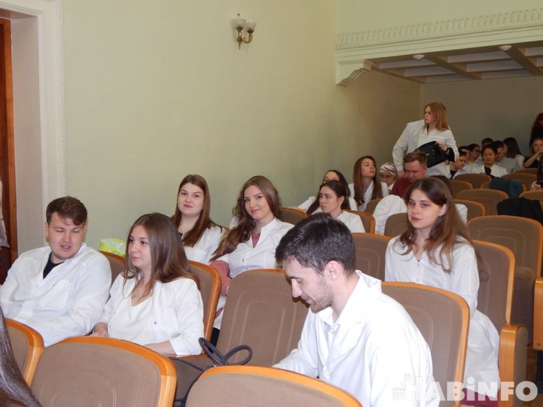 Хабаровские старшеклассники выбирают профессию медика