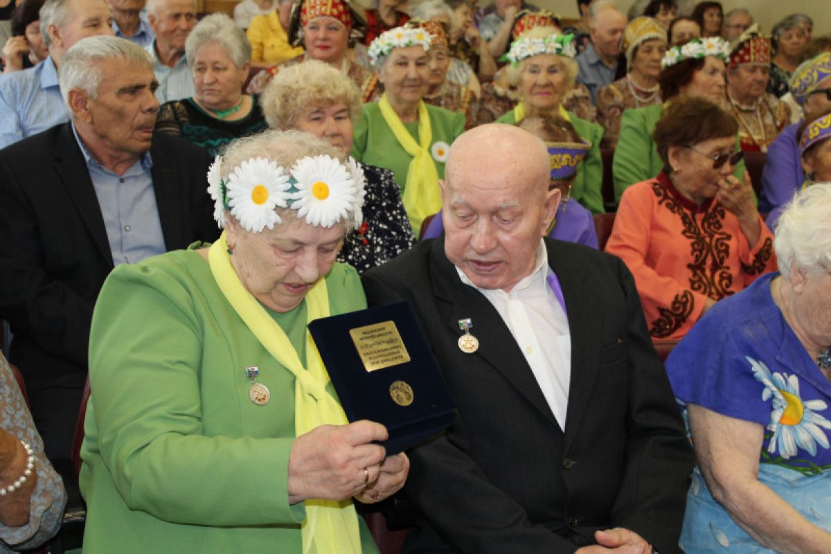 Вместе полвека: семьи-долгожители получили награды в Хабаровске