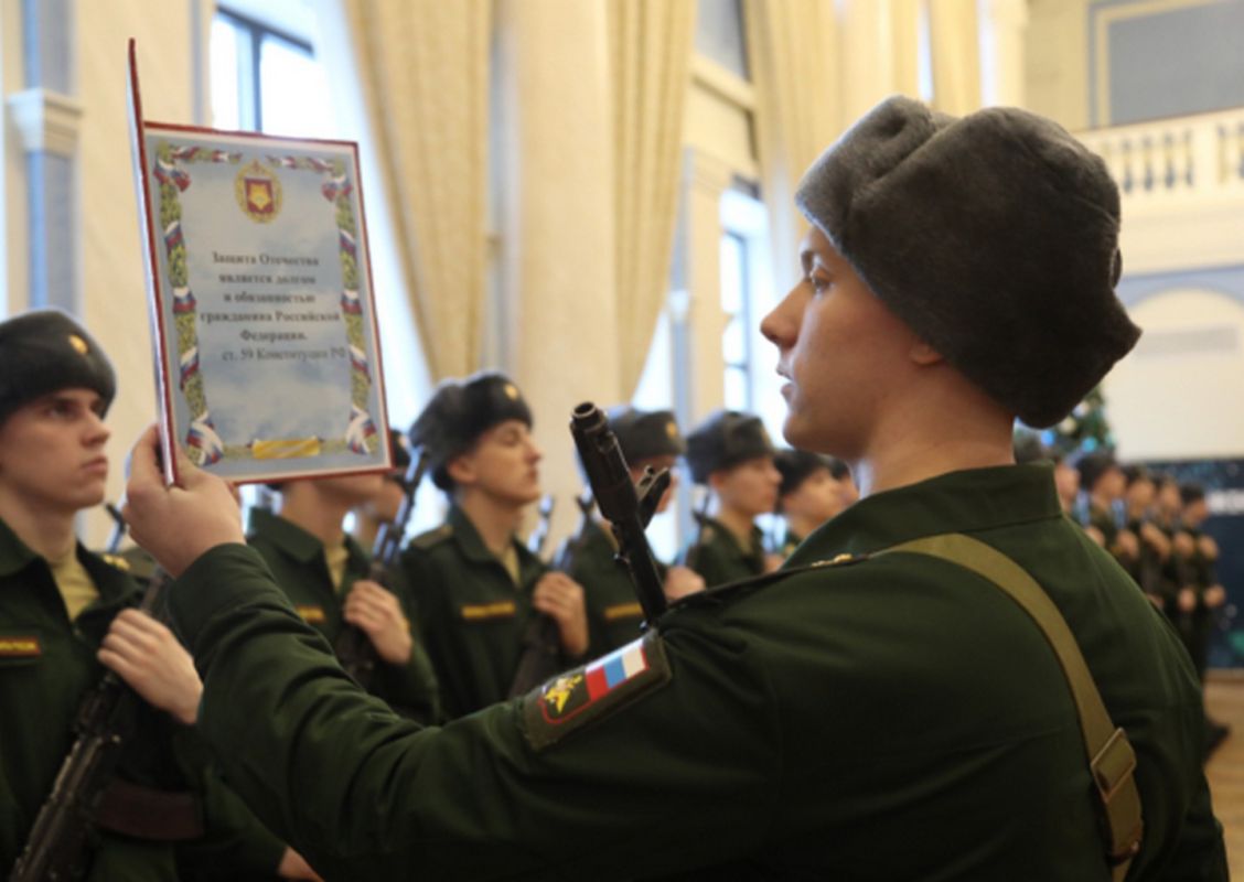Более восьми тысяч дальневосточников отправили служить в вооружённые силы РФ