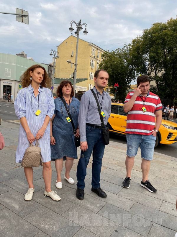 Как хабаровчанки по нецензурной Москве гуляли