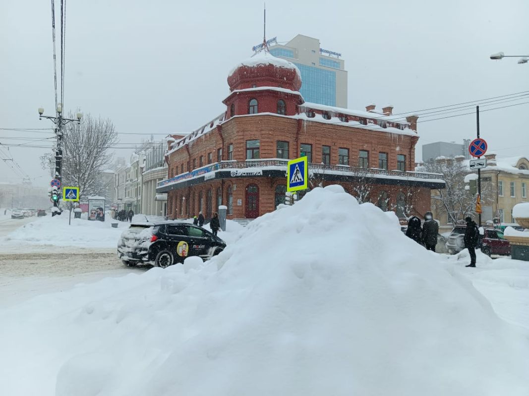 МЧС оказывает помощь водителям, пострадавшим от циклона в Хабаровском крае