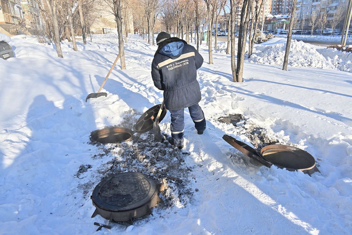 В Хабаровске проверяют состояние канализационных люков после трагедии