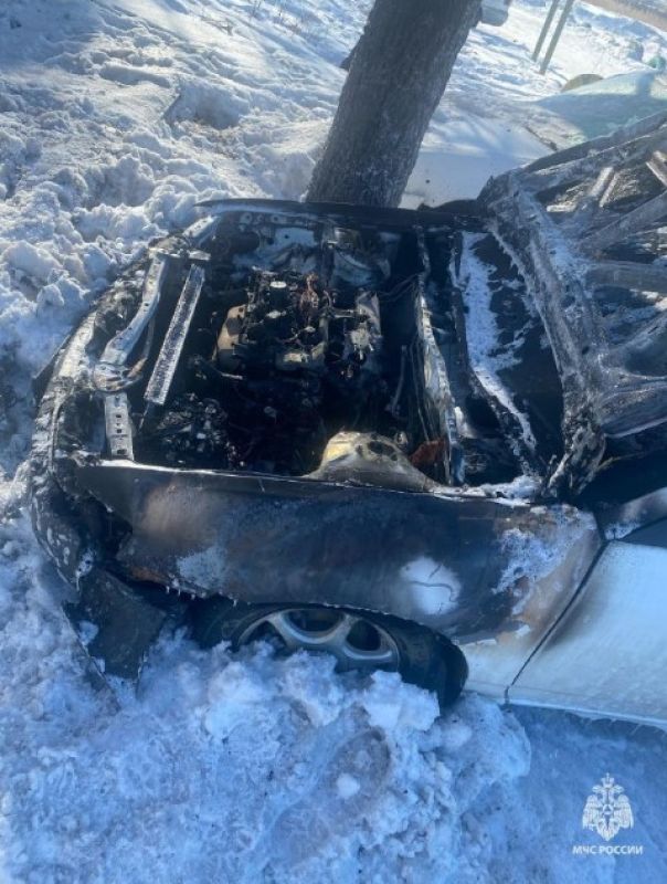 Житель ЕАО случайно сжёг свой автомобиль, пытаясь его прогреть