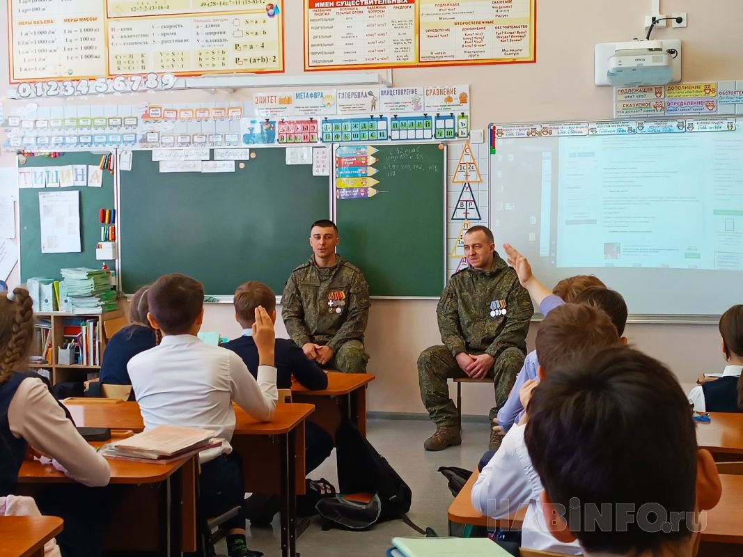 А за&nbsp;что вам дали медали? «Уроки мужества» провели для&nbsp;хабаровских школьников участники СВО