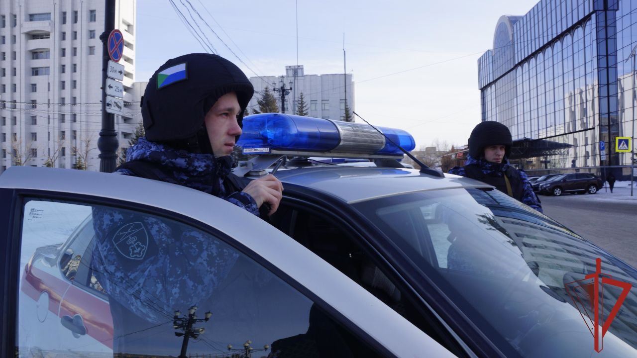 В Хабаровске сотрудники Росгвардии задержали пьяного дебошира в&nbsp;торговом центре