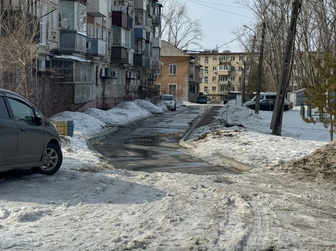 Грязный Хабаровск: мокрым снегом и&nbsp;ледяными буграми недовольны горожане (Фоторепортаж)
