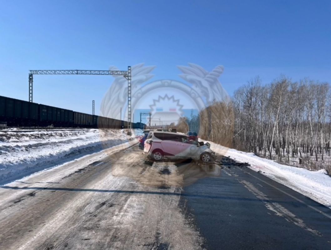 В Хабаровском крае при лобовом столкновении пострадали трое взрослых и ребёнок