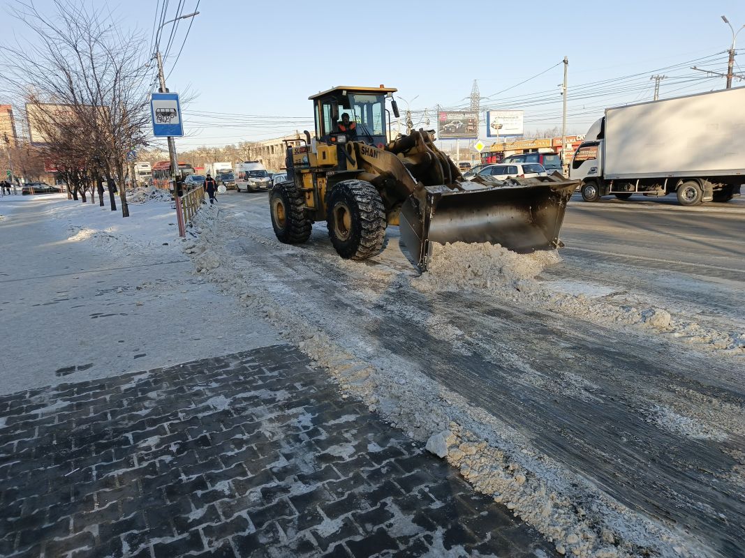 Хабаровск продолжают расчищать от&nbsp;последствий снегопада&nbsp;