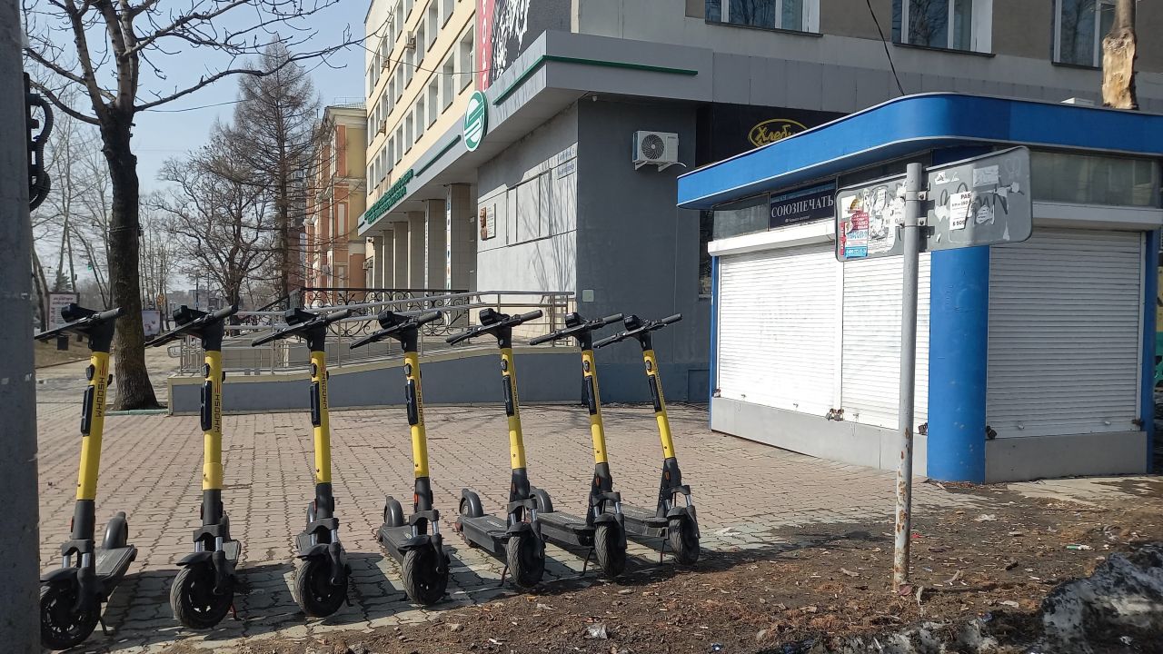 Правила езды на самокатах напомнили хабаровчанам