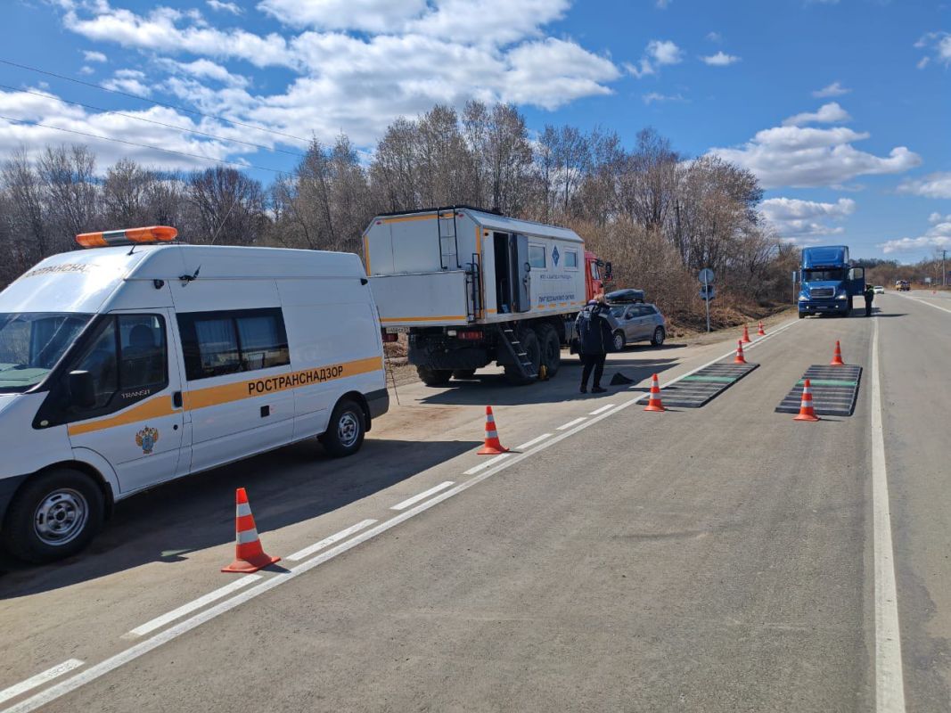 На дорогах Хабаровского края ведётся весогабаритный контроль автотранспорта