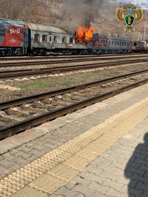 На станции Кенай в Хабаровском крае загорелись два вагона хозяйственного поезда