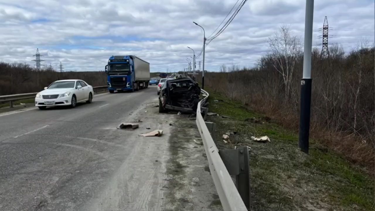 Водитель иномарки погиб в лобовом столкновении в Хабаровске