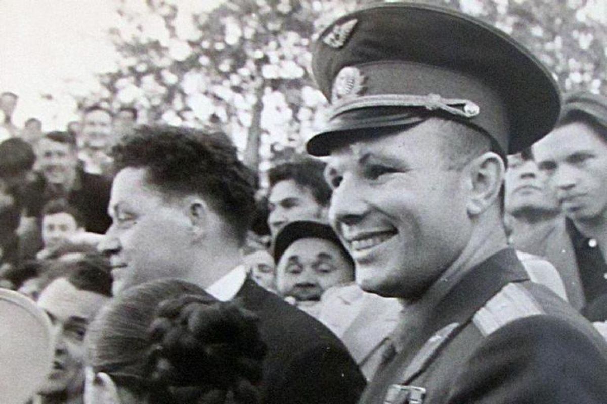 «Юра, мы всё... сохранили»: потерянная звезда Гагарина и спорное дерево