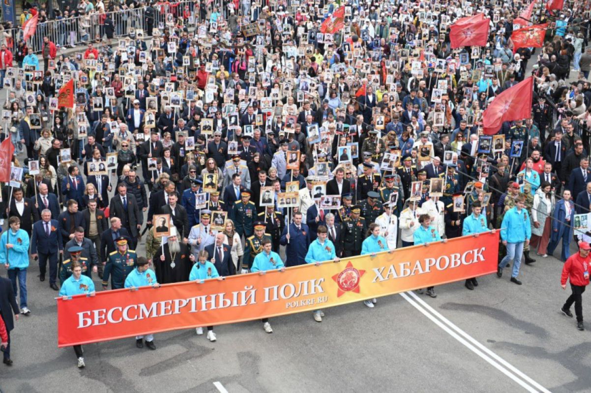 Более 50 тысяч человек прошли по&nbsp;улицам Хабаровска в&nbsp;строю «Бессмертного полка»