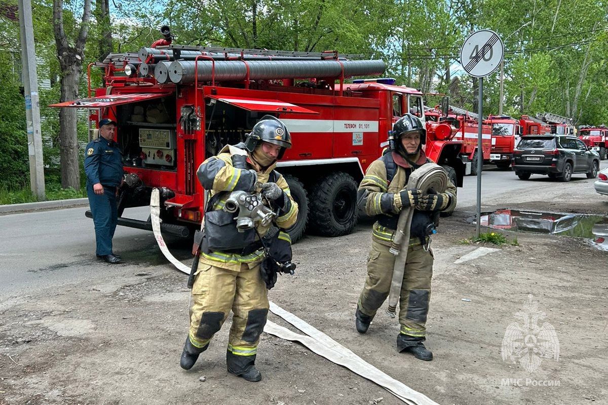 В Хабаровске огнеборцы спасли пять человек из&nbsp;пожара в&nbsp;многоквартирном доме&nbsp;
