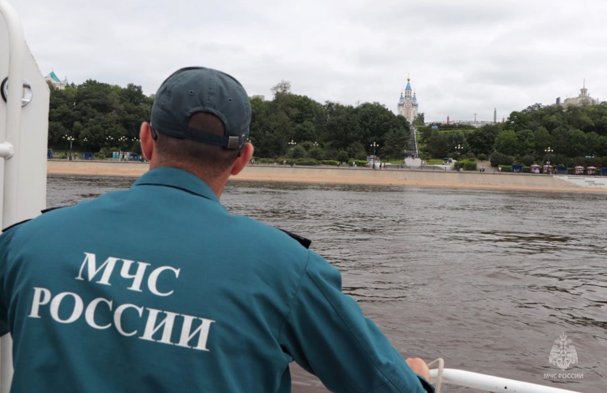 В Комсомольске-на-Амуре пожарные потушили горящий автомобиль&nbsp;