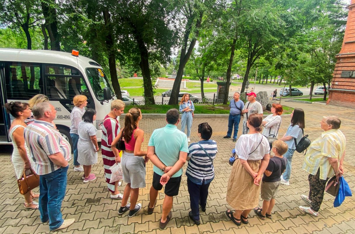 Даже горожанам опытный экскурсовод может рассказать много интересного про родные места.