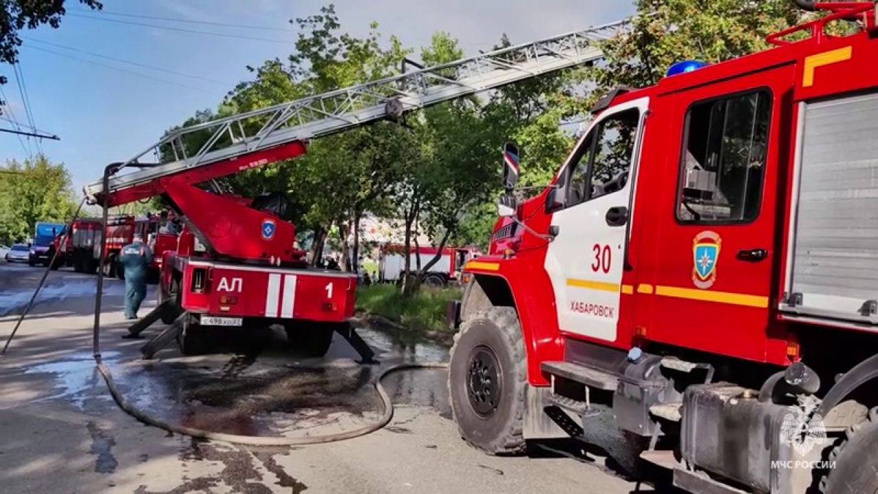 Хабаровские огнеборцы ликвидировали пожар в&nbsp;заброшенном здании на&nbsp;улице Калараша