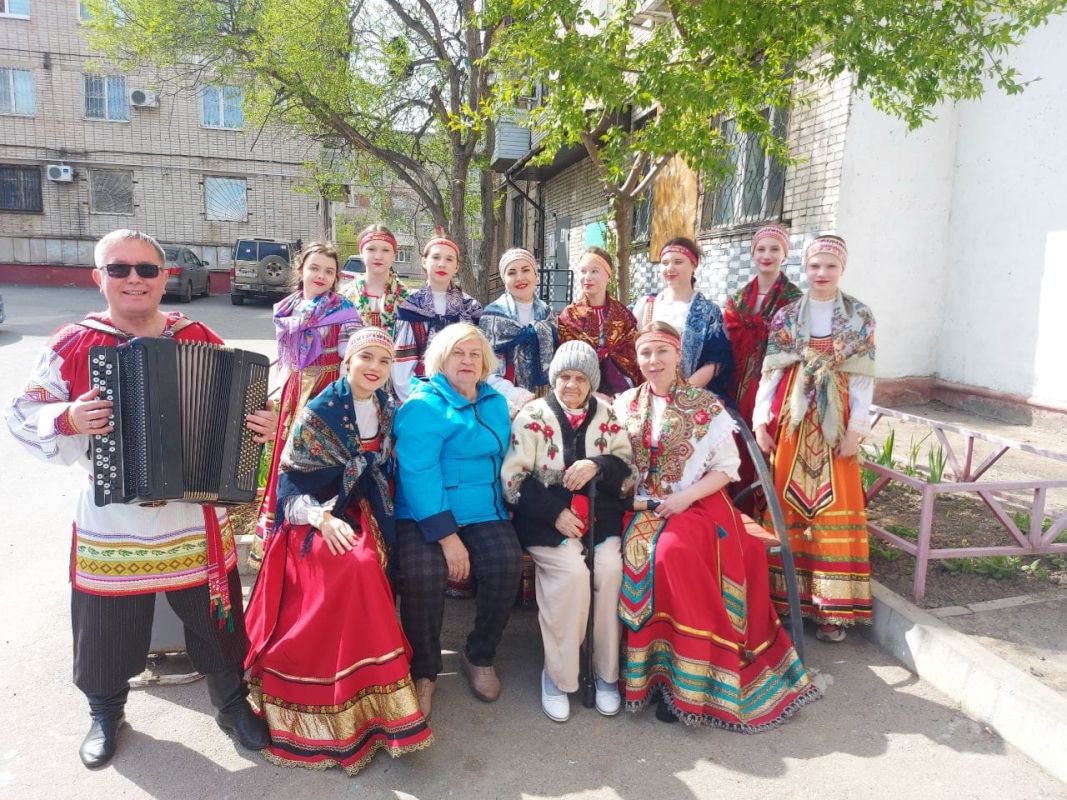 Концерт во дворе ветерана
