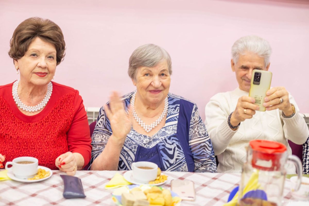 «Хабаровское долголетие»: бабушки-каратисты и танцы на стадионе