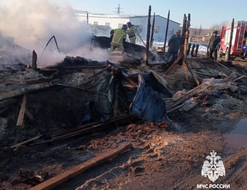 Бани, жилой дом, сауну и&nbsp;цех тушили пожарные Хабаровского края