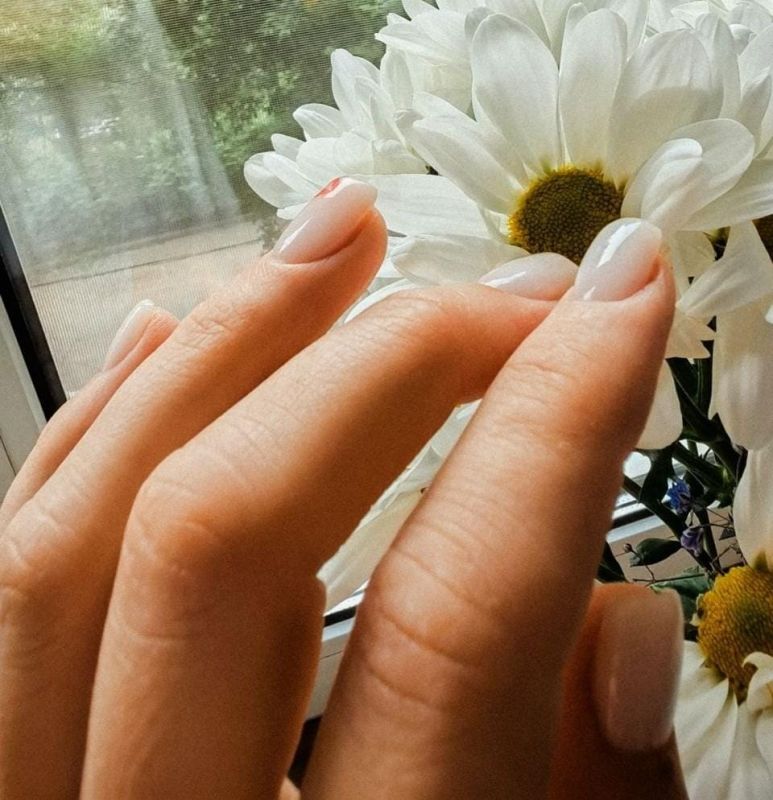 Вишня и&nbsp;шоколад: хабаровский мастер раскрыла главные тренды осеннего маникюра