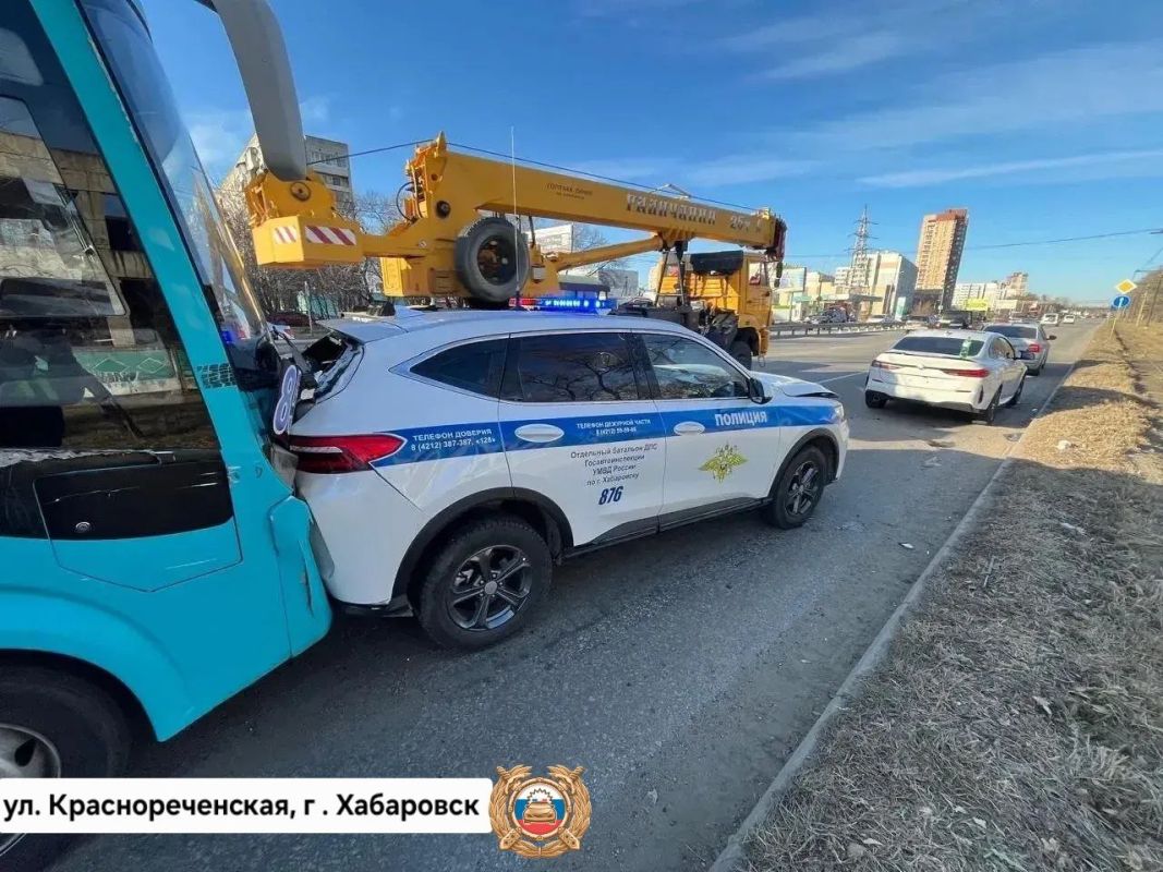 В Хабаровске столкнулись автобус и&nbsp;патрульный автомобиль