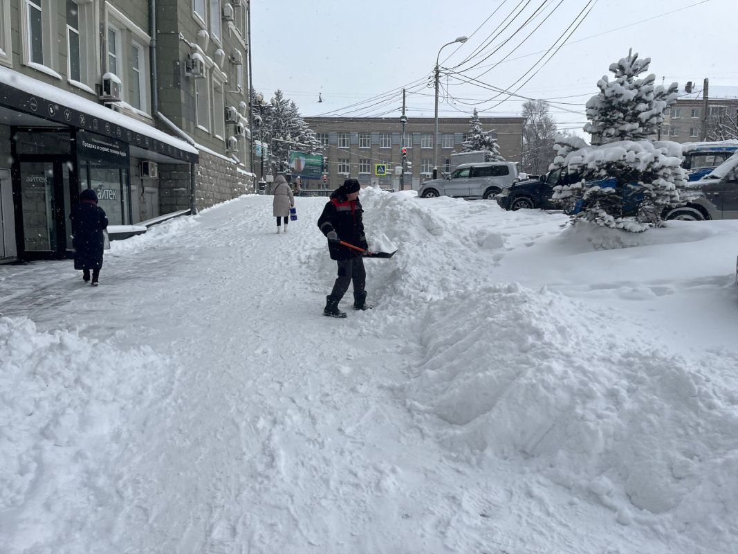 В Хабаровске провели проверку готовности торговых предприятий к&nbsp;уборке снега