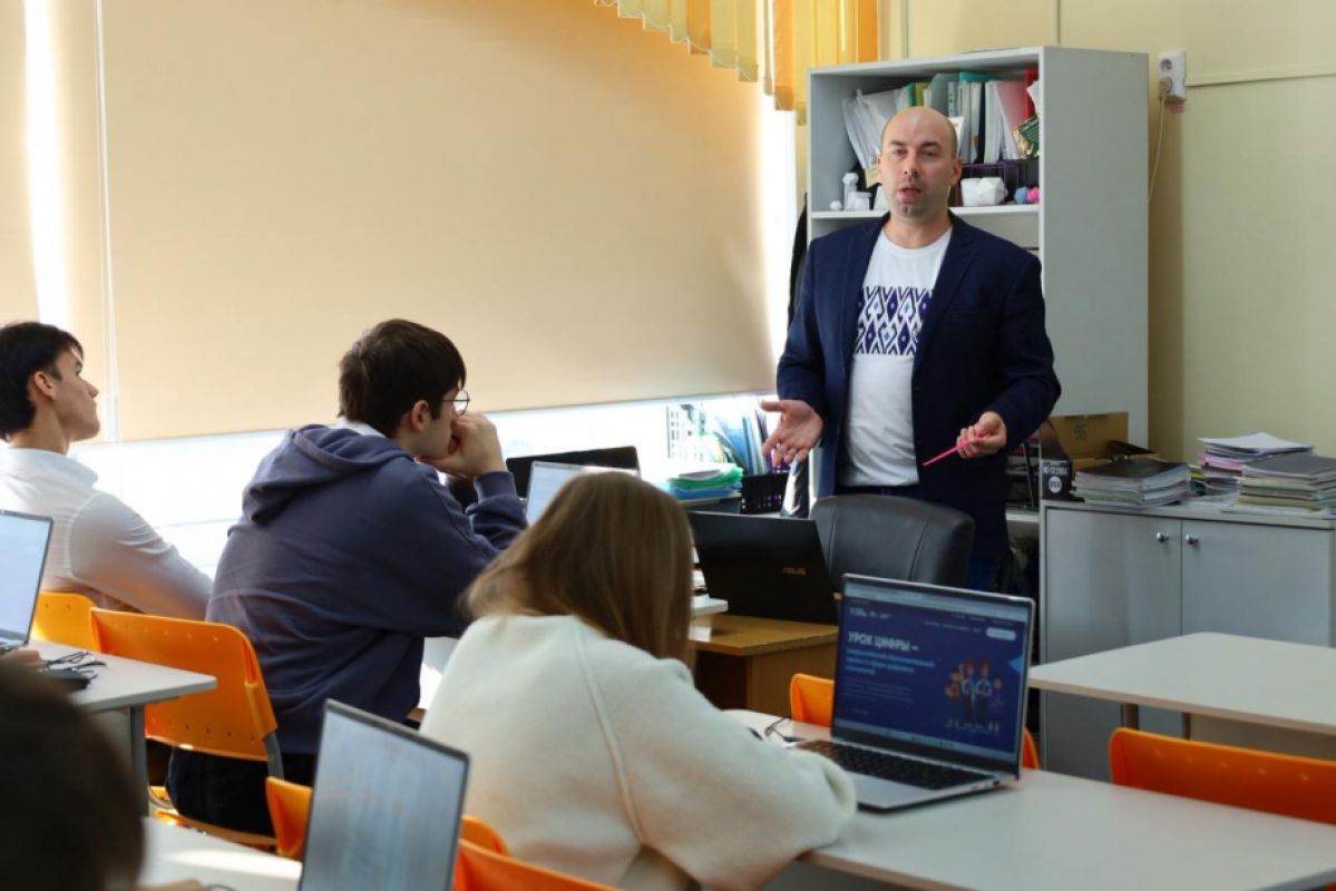 &nbsp;Школьники Хабаровского края изучают IT-профессии на&nbsp;«Уроке цифры»