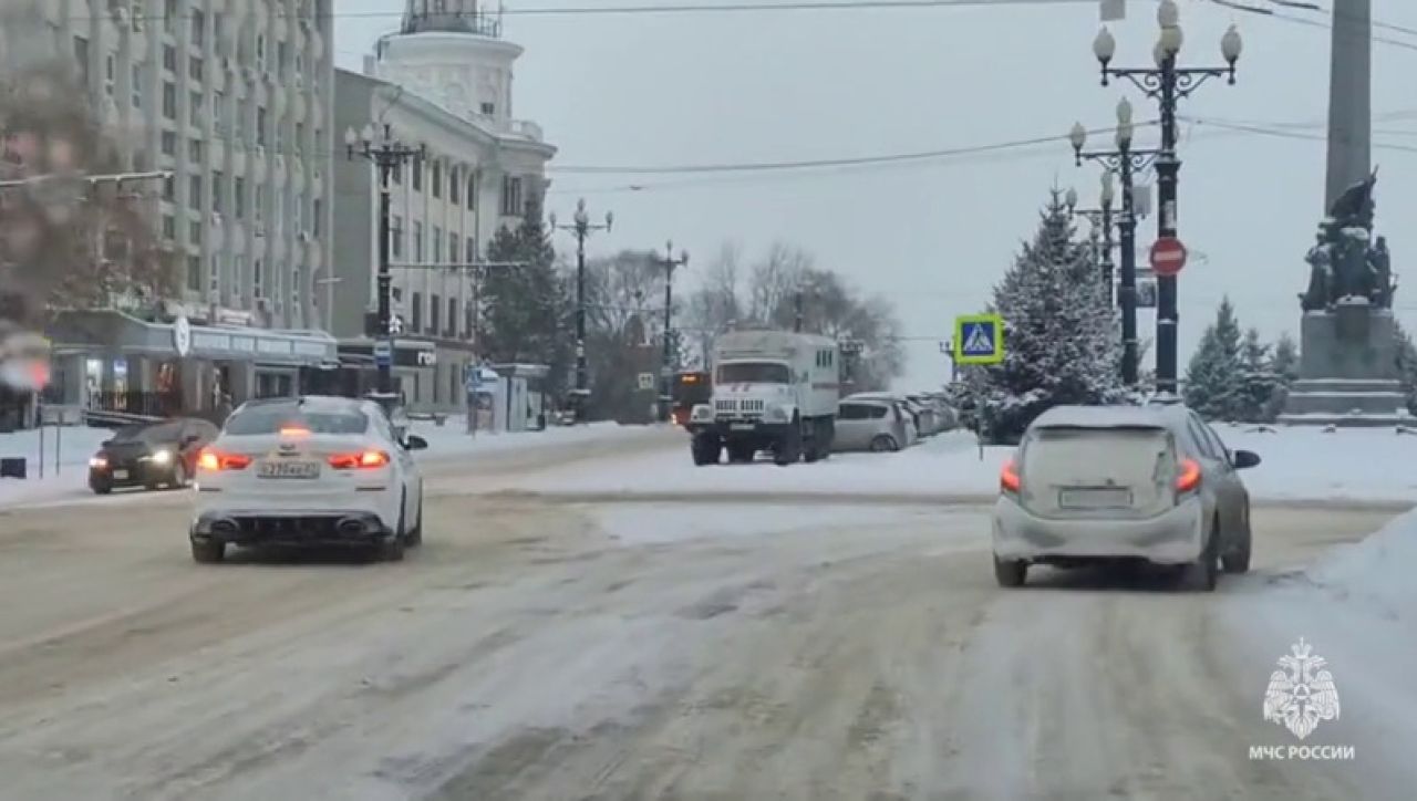 Спасатели МЧС дежурят на&nbsp;дорогах Хабаровского края в&nbsp;условиях снегопада