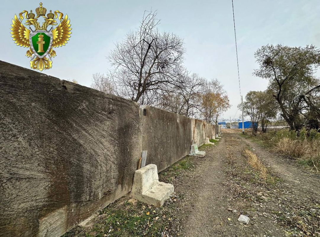 После обращения горожанина в&nbsp;Хабаровске убрали незаконное ограждение