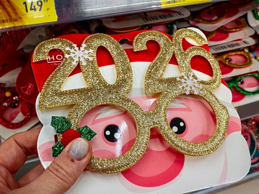 В магазинах Хабаровска появились новогодние украшения