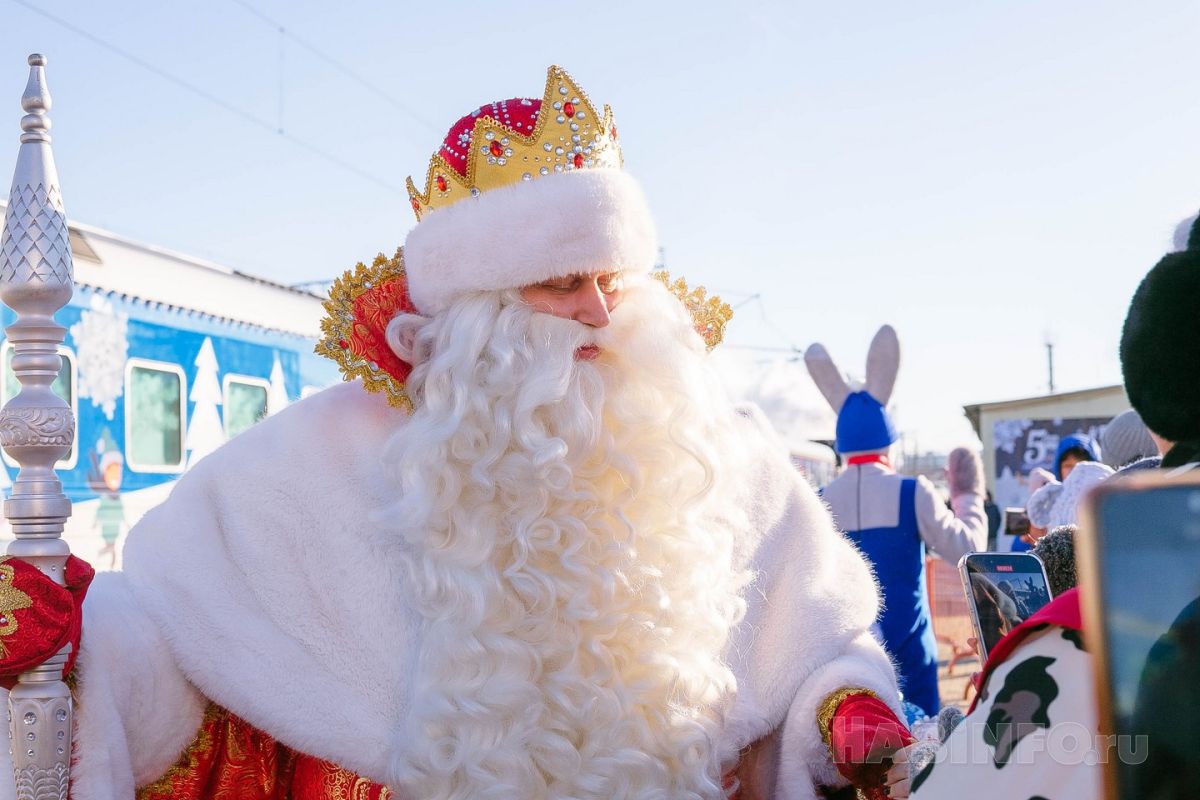 Волшебство на&nbsp;рельсах: поезд Деда Мороза привез сказку в&nbsp;Хабаровск