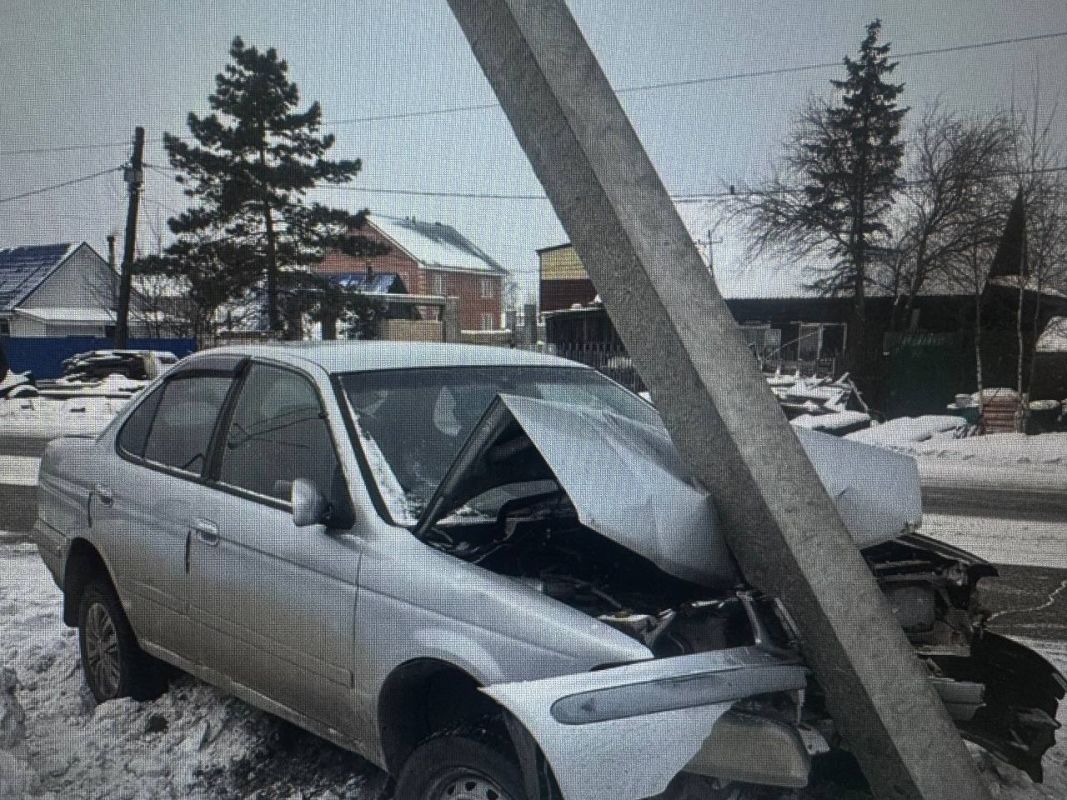 Две машины врезались в&nbsp;столбы в&nbsp;Комсомольске-на-Амуре