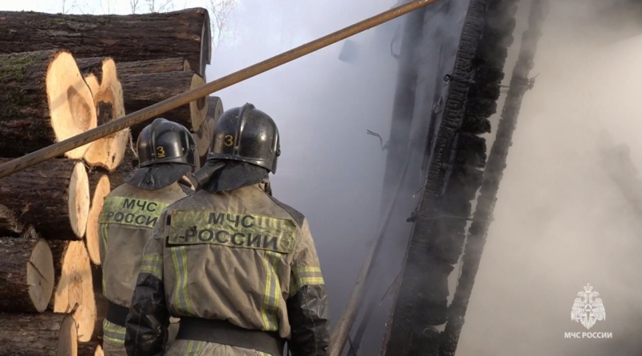 В Хабаровском крае пожарные всю ночь тушили жилые дома и&nbsp;частный сектор