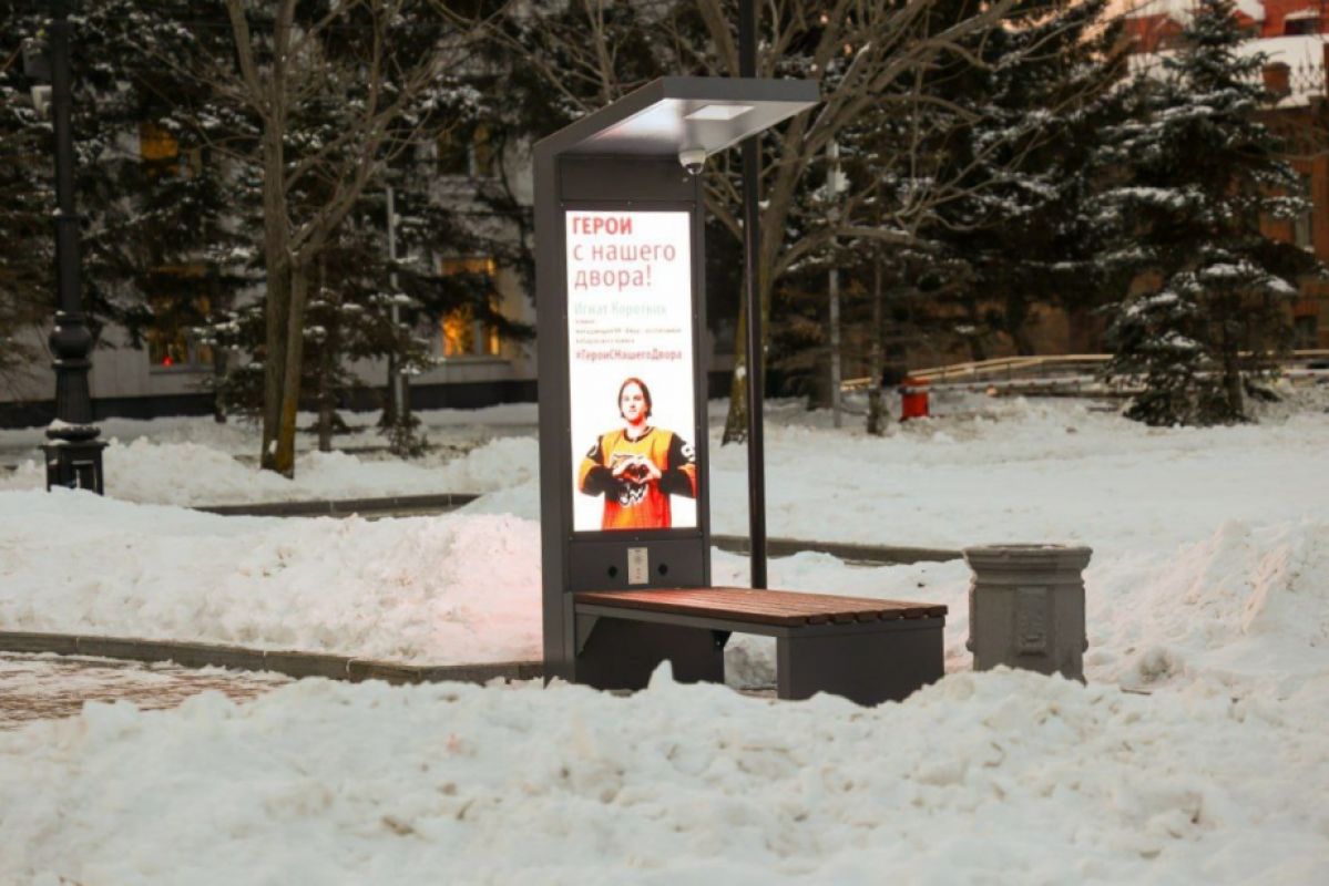 В городах Хабаровского края устанавливают «умные» мультимедийные скамейки