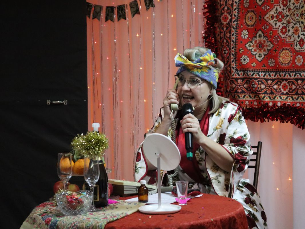 Окна, за&nbsp;которыми живут мечты, или&nbsp;Как хабаровские пенсионеры в&nbsp;спектакле играли