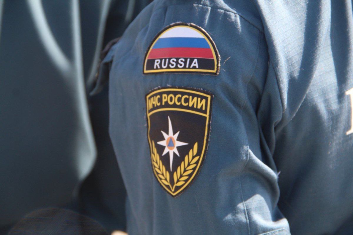 В Хабаровске пожарные спасли двух человек из&nbsp;горящей квартиры