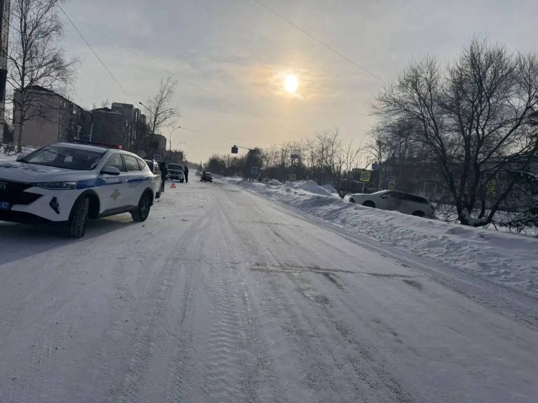В Амурске мужчина пострадал, пытаясь помочь водителю без&nbsp;сознания