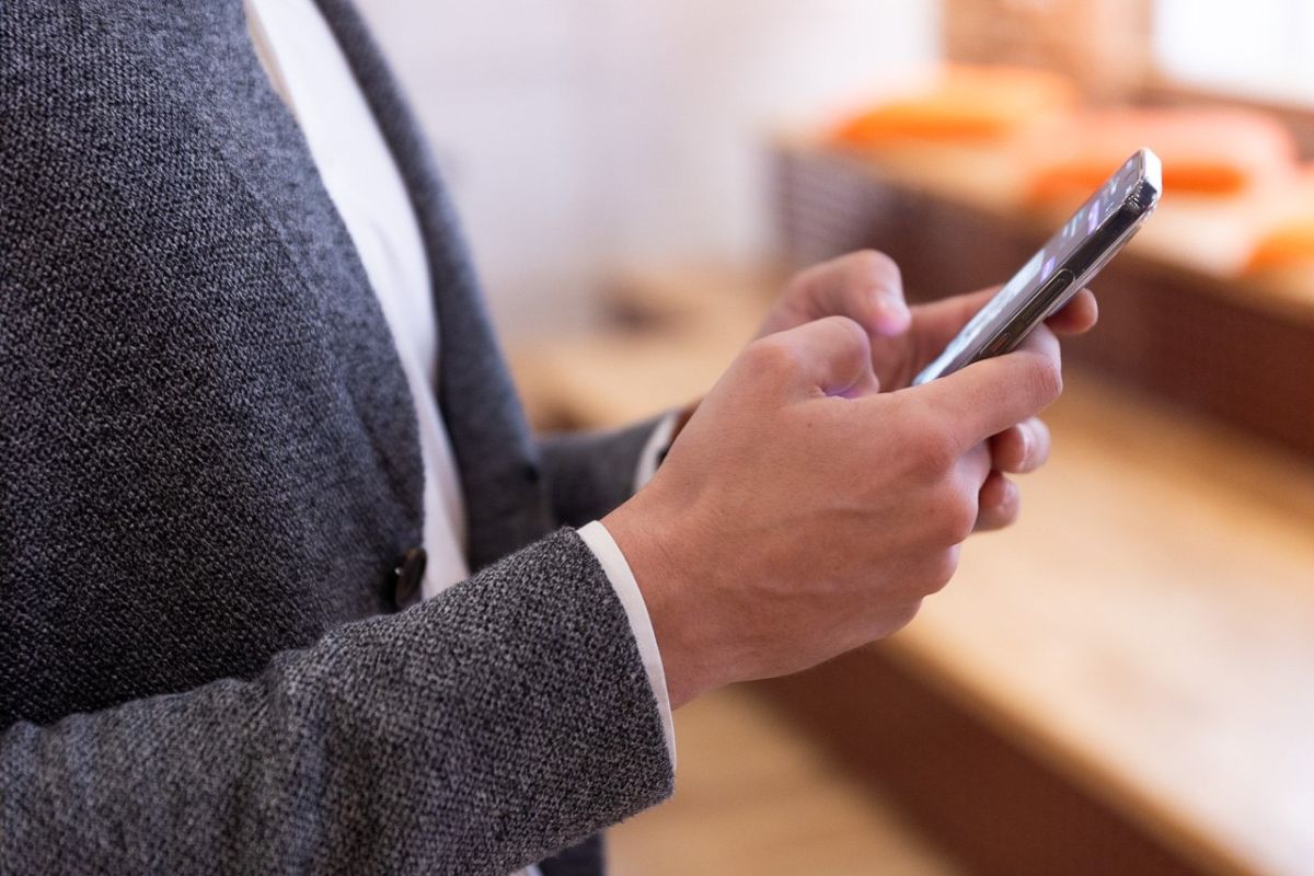 Как распознать мошенников, которые предлагают «продлить договор с&nbsp;оператором»