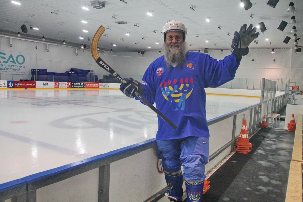 Много снега для&nbsp;ребе из&nbsp;Канады, или в&nbsp;русский хоккей на&nbsp;Дальнем Востоке играют настоящие раввины