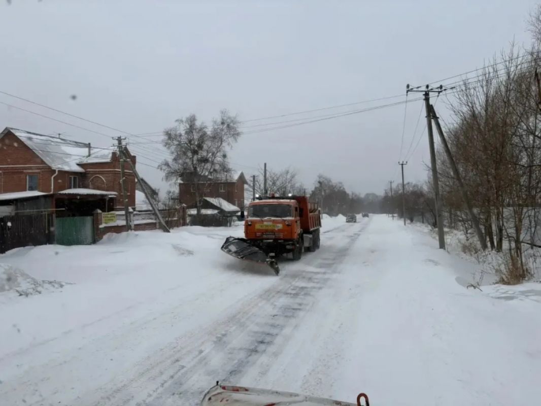 В Хабаровском крае из‑за циклона усилили работу дорожных служб