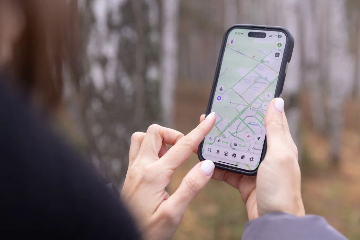 Смартфон в&nbsp;дикой природе: эксперт рассказал о&nbsp;правилах обращения со&nbsp;смартфоном там, где нет&nbsp;связи