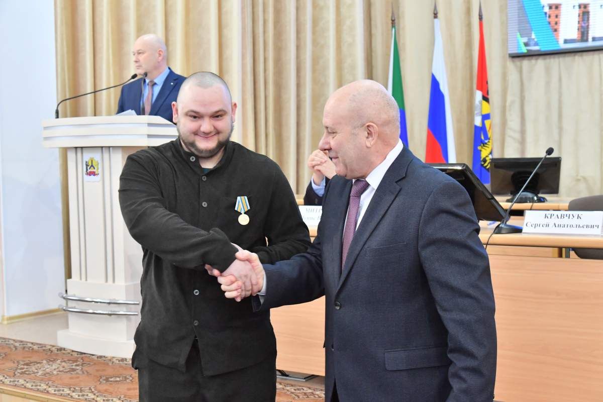 Хабаровчанин Илья Ивасюк получил медаль МЧС за&nbsp;спасение ребенка на&nbsp;Амуре